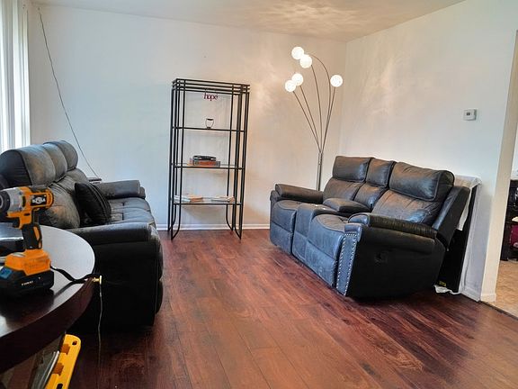 3rd image of 1023 Ashridge Ln