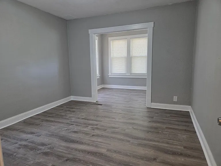 2809 N California Ave — Photo 4