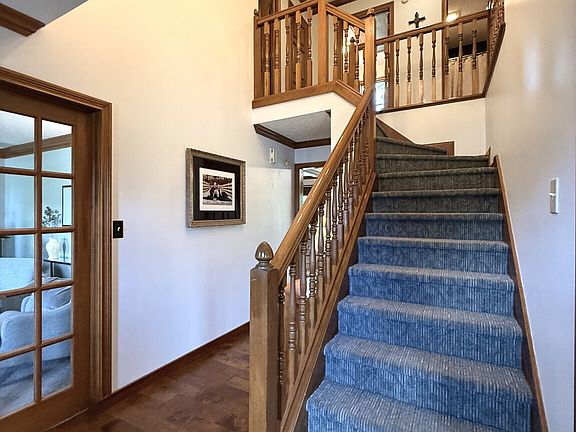 3rd image of 6040 Hunters Ridge Dr