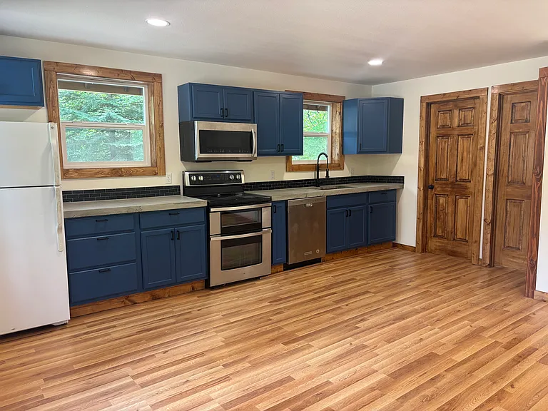 12392 Meacham Rd — Photo 4