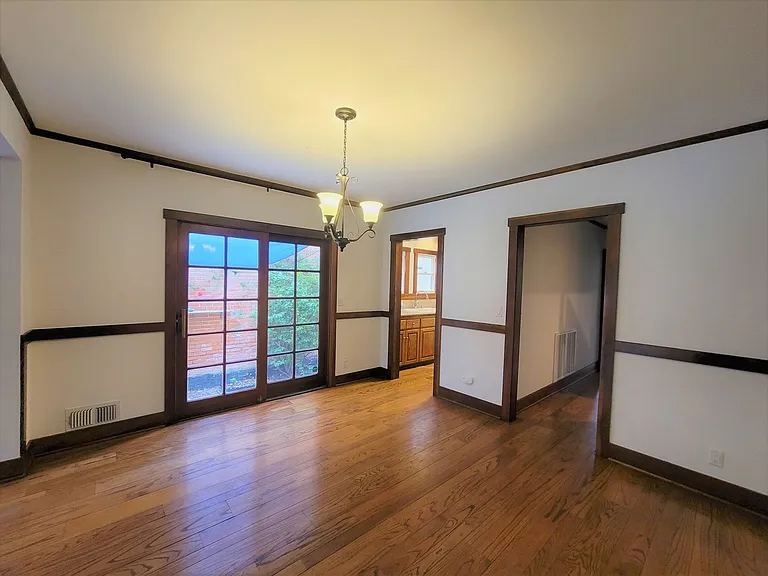 8918 Burton Way — Photo 3