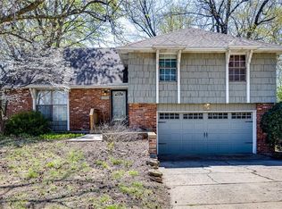 3421 W 10th Pl, Lawrence, KS 66049