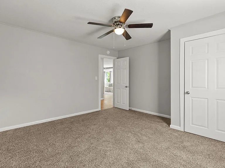 2300 W Holly St — Photo 15