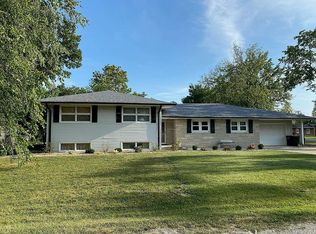9 Orchard Dr, Charleston, IL 61920