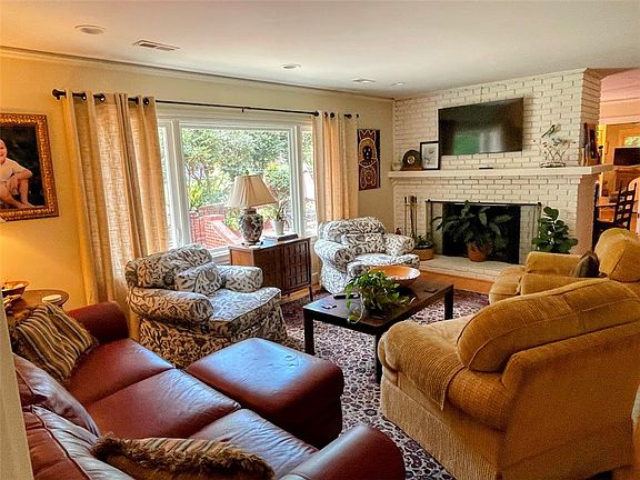 4th image of 103 Poole Ln