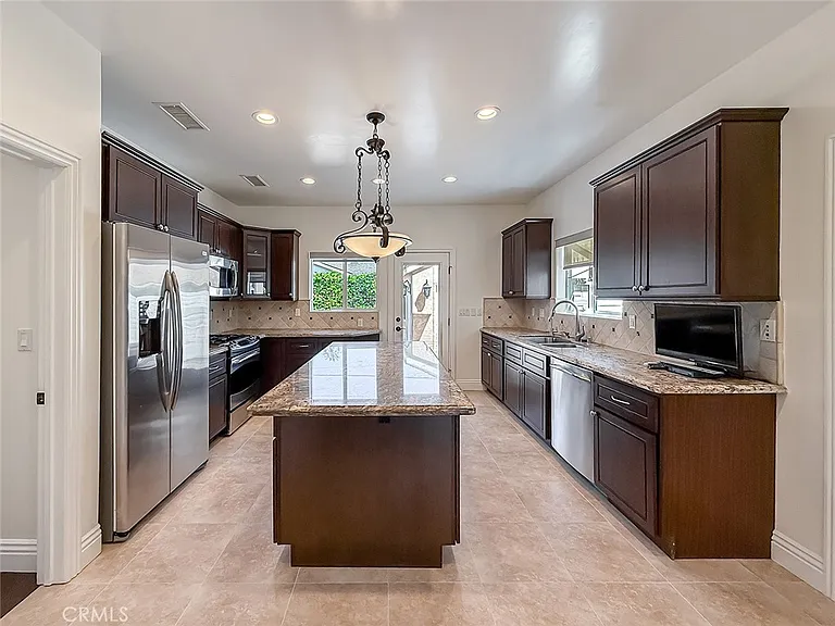 5960 Balcom Ave — Photo 12