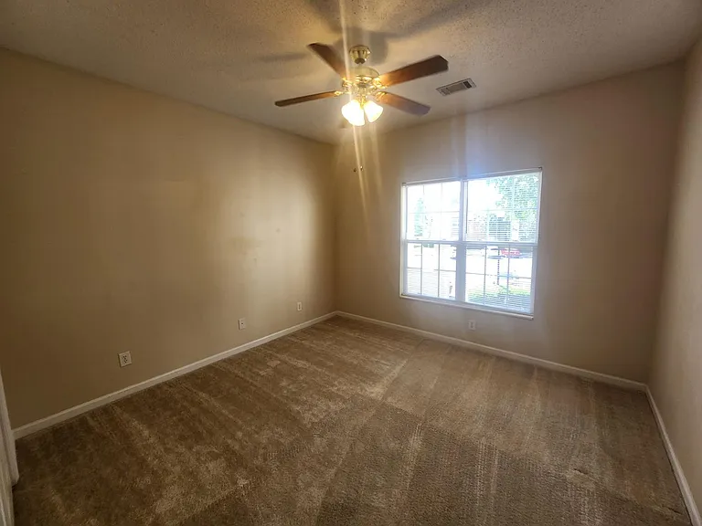 140 Wexford Dr #202 — Photo 9
