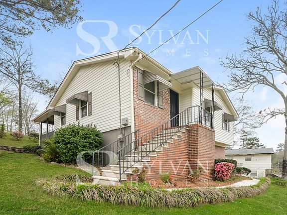 2nd image of 2832 Creek Ln NE