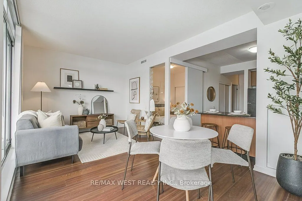 30 Canterbury Pl #501 photo 1