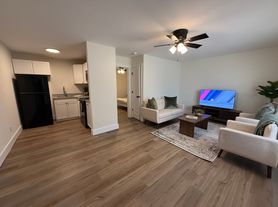 1020 College, 1 beds 1.0 baths (400 sqft)