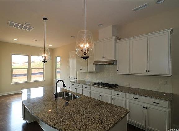 4th image of 1008 Tailwood Dr