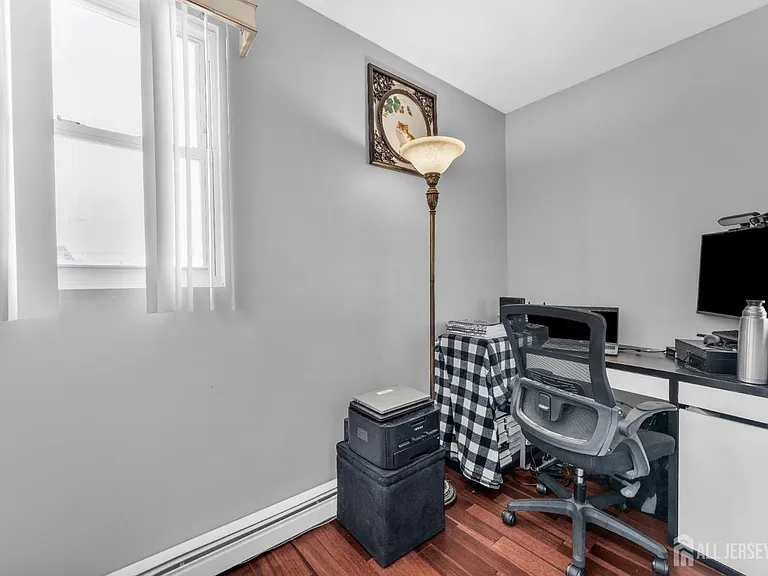 12 Jacobson St — Photo 9