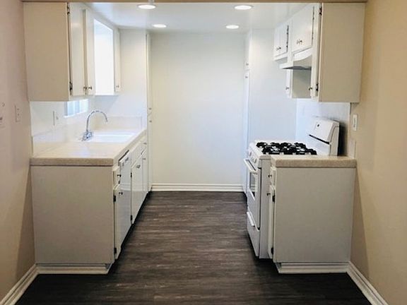 2nd image of 10518 Western Ave APT 205