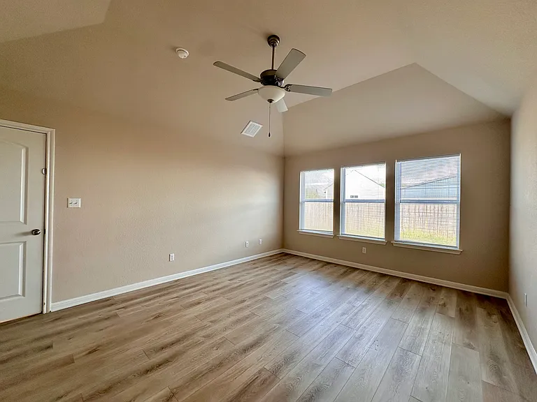 5977 Malta Cir — Photo 13