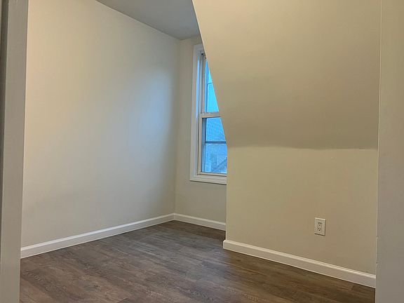 4th image of 84 Ellis Ave Floor 3