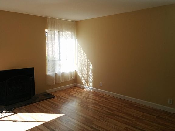 3rd image of 482 W Hacienda Ave