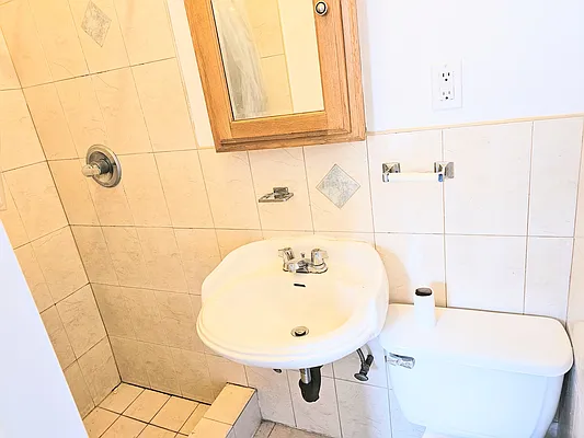 Rented by Virtual Real Estate | media 8