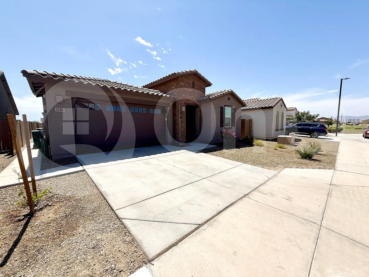 4 bed, 3.0 bath, 2529 sqft, $2,549 — Photo 1