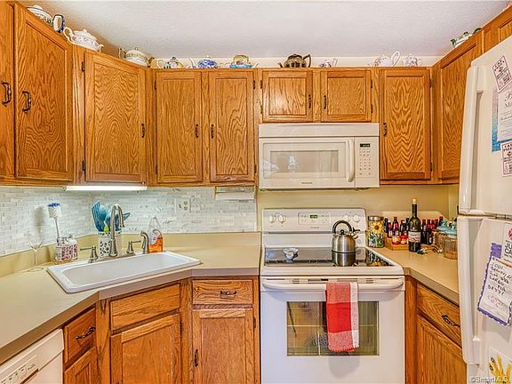 3rd image of 37 Rushford Meade #37