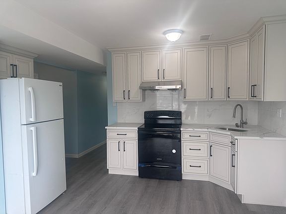 5th image of 110 Keating Pl #L