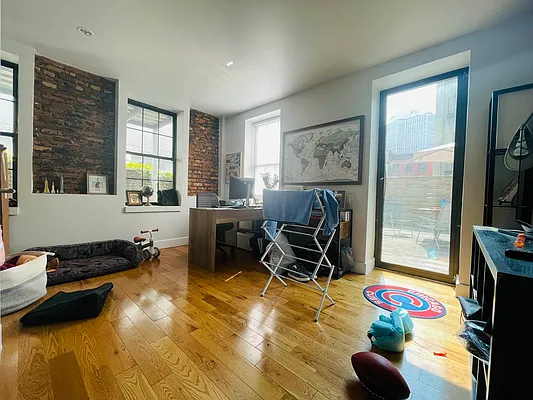 Rented by Zjama Realty Corp | media 13