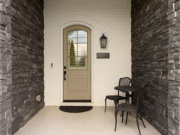 3rd image of 141 Sawgrass Pvt Way