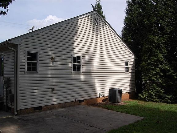 3rd image of 904 Meadowood St