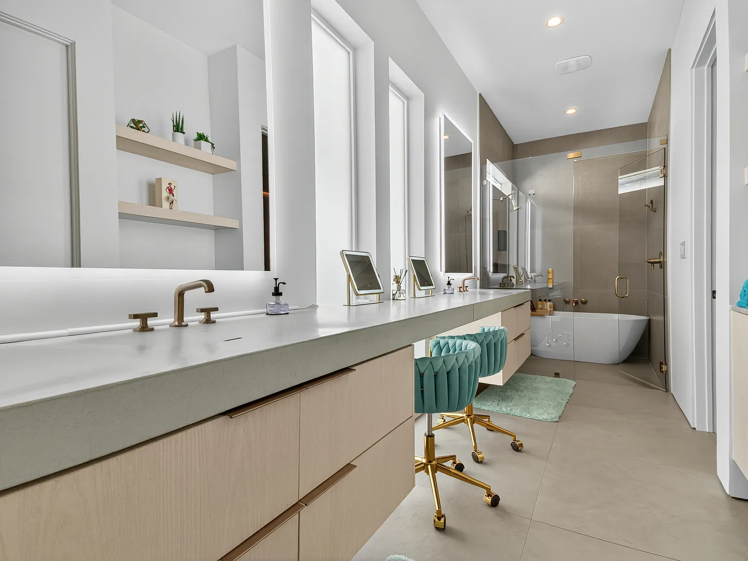4 bed, 2468 sqft, $4,500 — Photo 3
