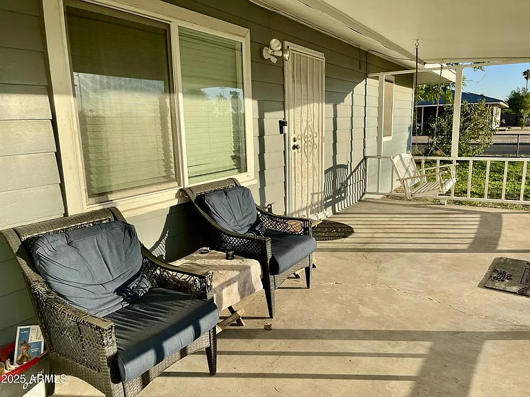 1100 N Brown Ave — Photo 22