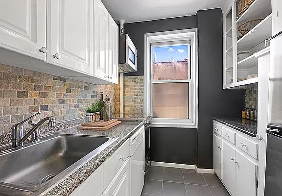 3rd image of 300 W 53rd St APT 6B