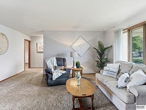 4th image of 725 Lisa Ln