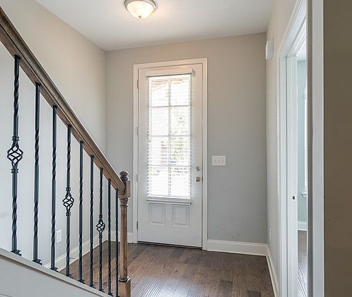 5th image of 544 Vintage Green Ln