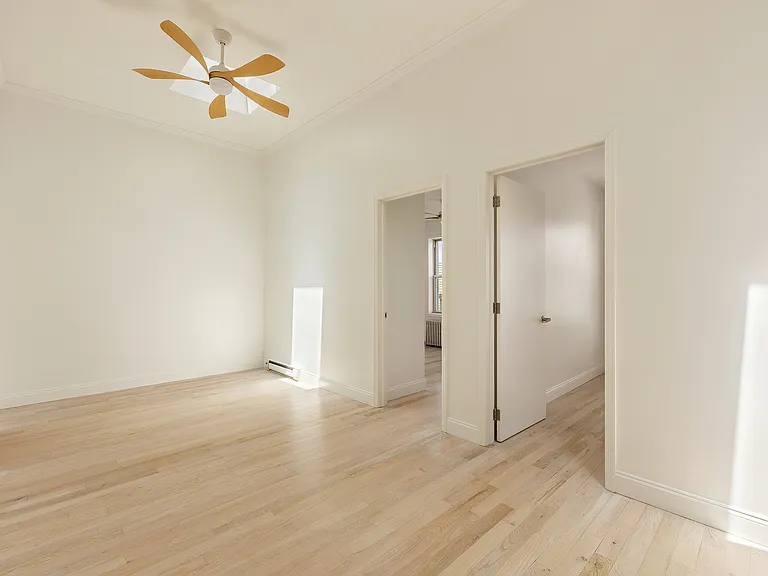 196 Nassau Ave #3R — Photo 4