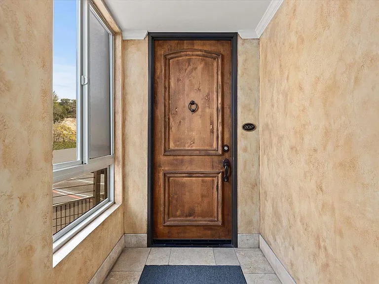 935 Genter St #207 — Photo 2