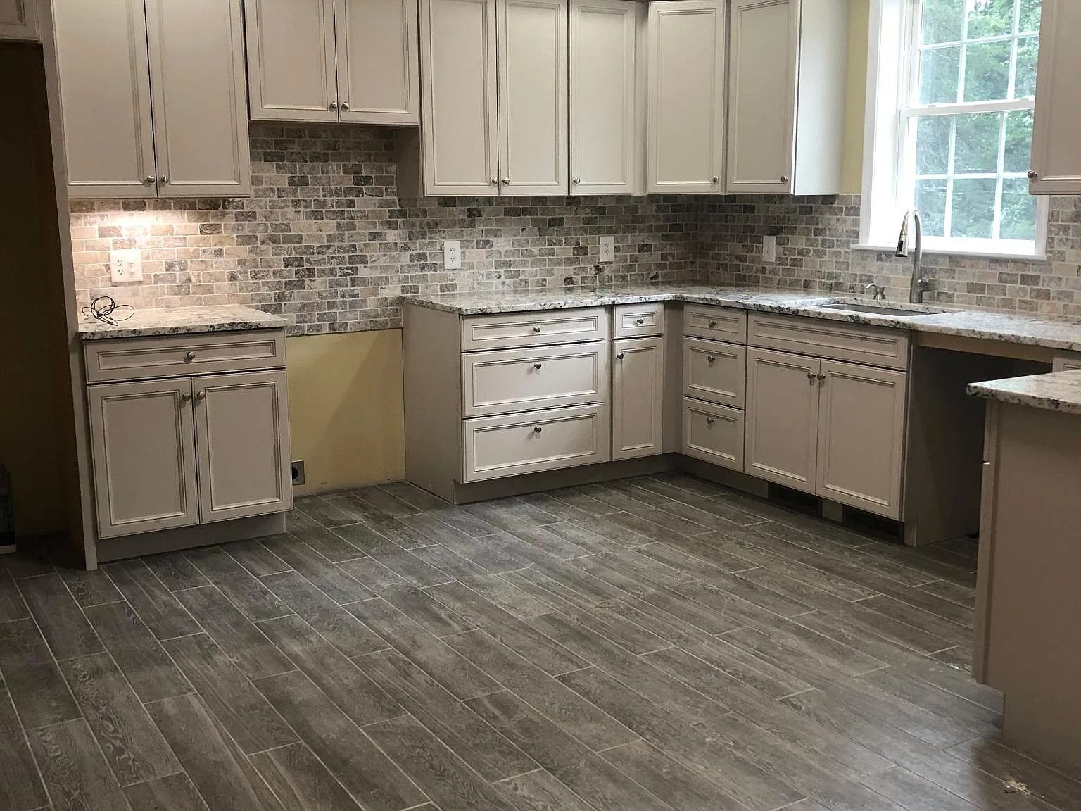 3 bed, 2600 sqft, $4,900 — Photo 3