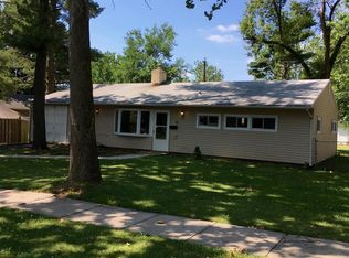 15 Balsam Rd, Levittown, PA 19057