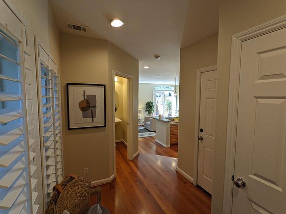 3rd image of 219 Azevedo Cir