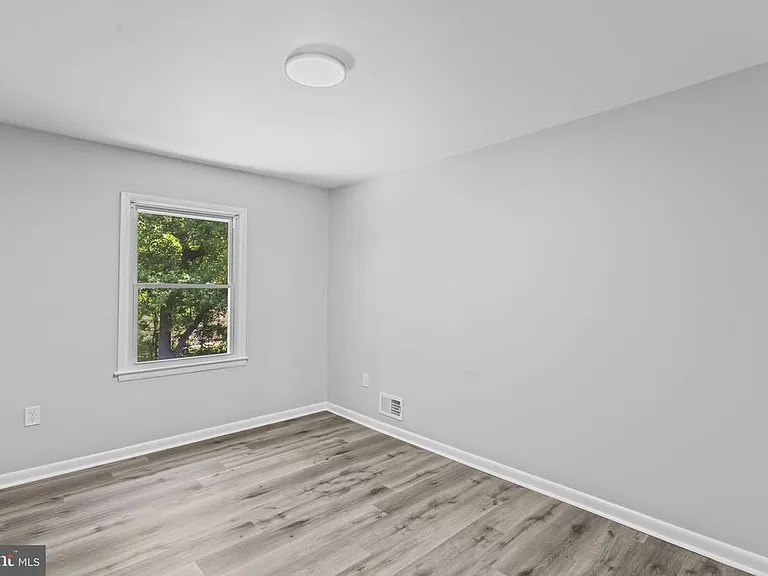 2060 Red Spruce Ct — Photo 9