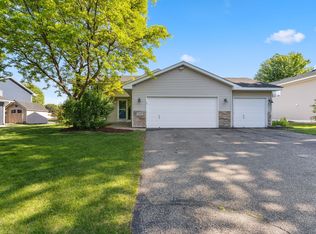 127 Bluestem Ave, Shakopee, MN 55379