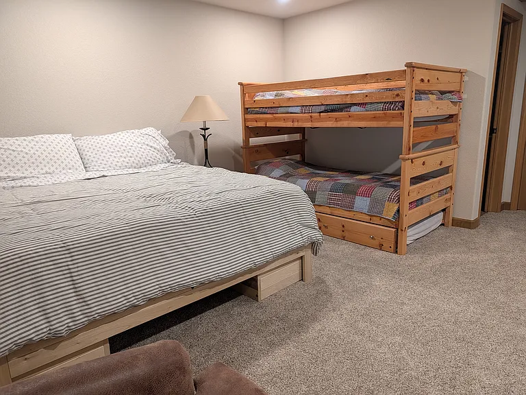 720 Lakepoint Dr — Photo 17