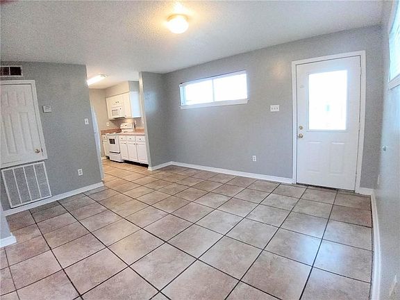 5th image of 840 Franklin Ave #A