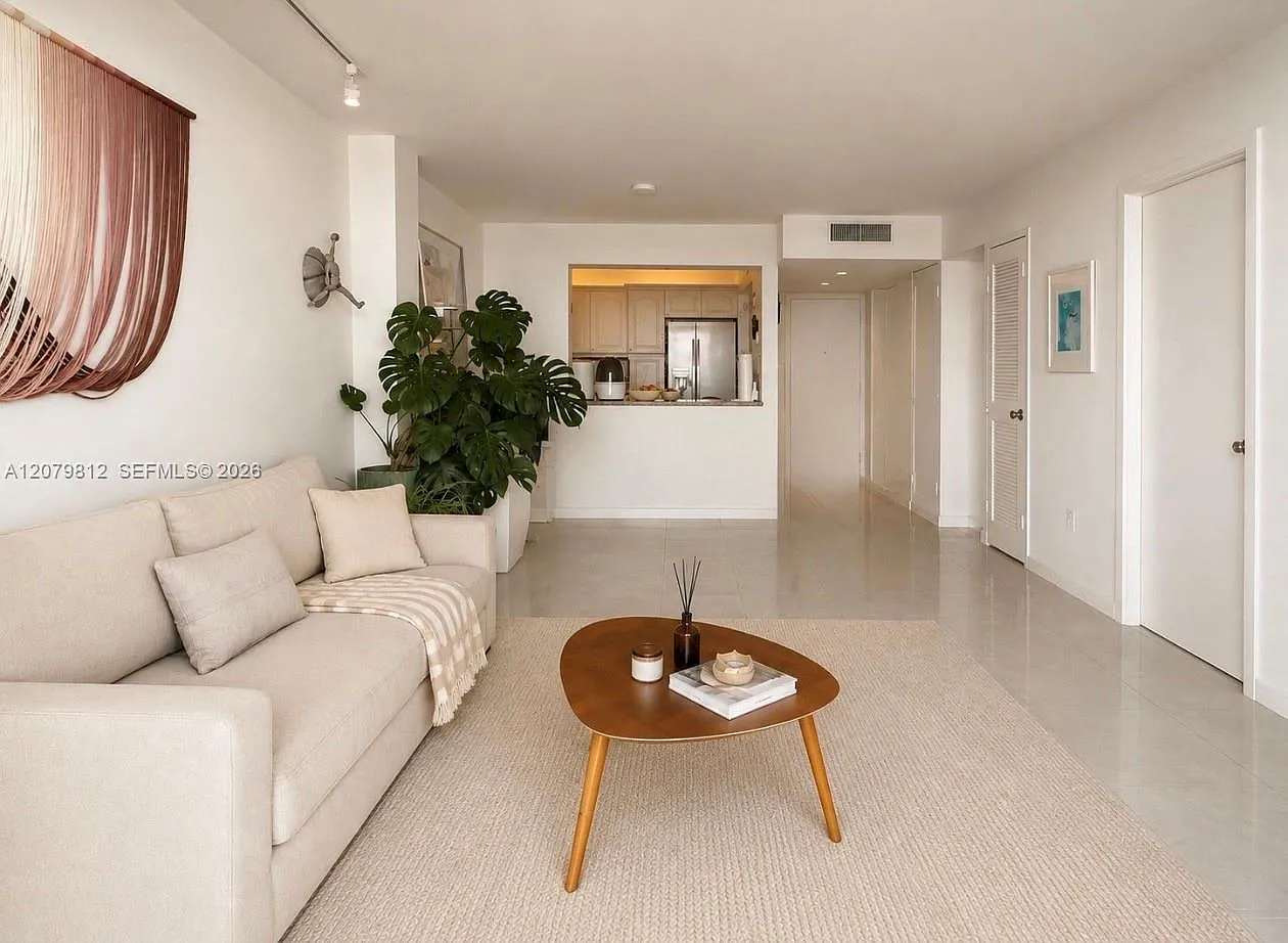 Stanton House Condo — Photo 1