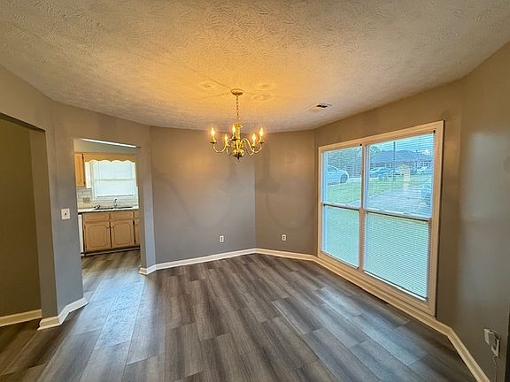 3rd image of 788 Crestline Dr