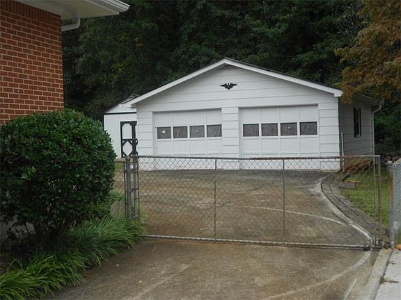 3rd image of 4233 Smithfield Dr