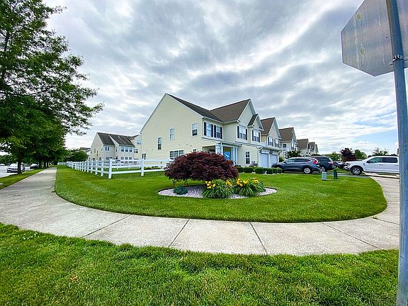 2nd image of 197 Gillespie Ave