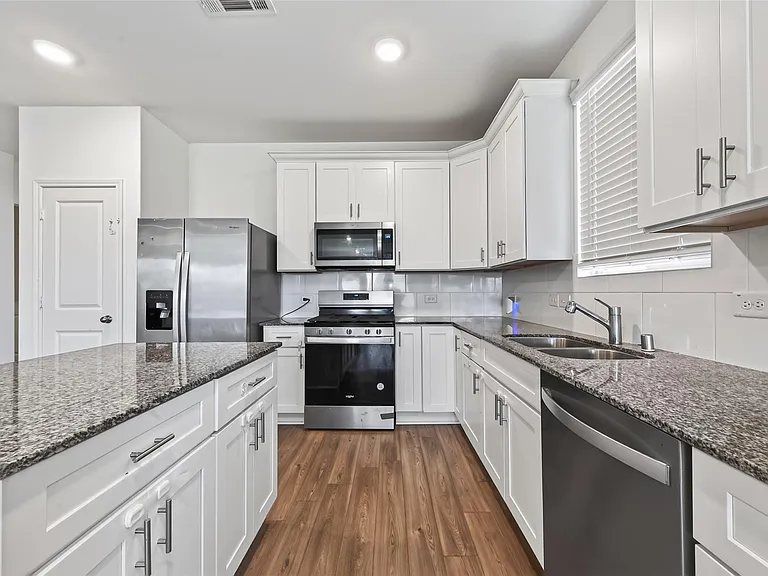 8111 Star Terrace Dr — Photo 14