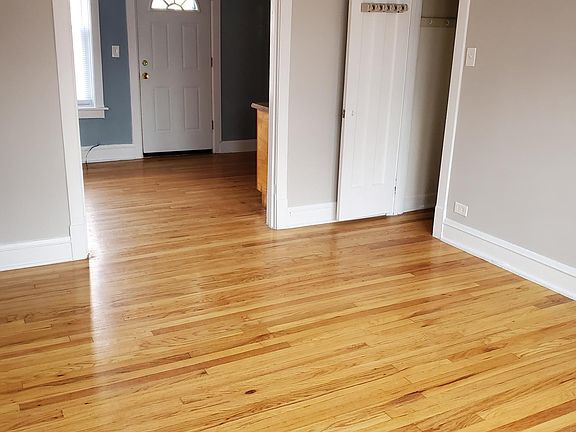 2nd image of 4105 W Belle Plaine Ave #2E