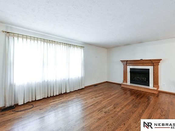3rd image of 4016 Parkview Dr
