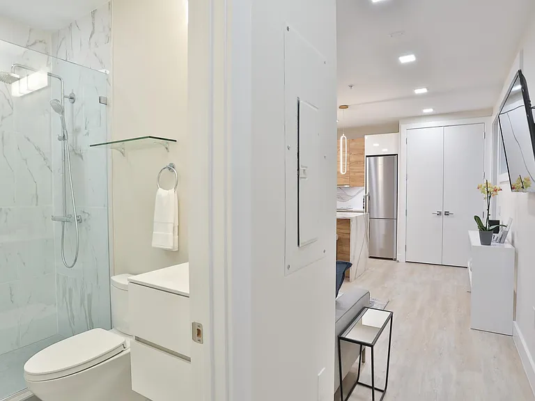 1819 Vernon St NW #2 — Photo 6