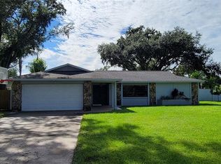 2201 Jennifer Ln, Valrico, FL 33594